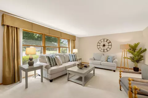 2233 Valley View Pl, Saint Paul, MN 55119