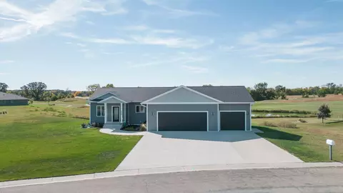 2379 W 9th St, Albert Lea, MN 56007