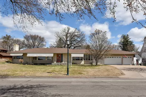 4120 Shoreline Dr, Robbinsdale, MN 55422