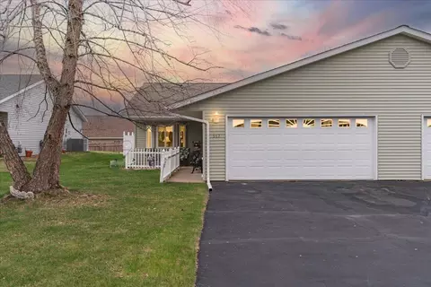 557 Meadows Dr, Hammond, WI 54015