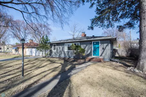 1506 6th St S, Fargo, ND 58103