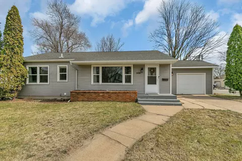 902 10th Ave N, Saint Cloud, MN 56303