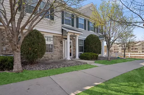 1573 Legacy Pkwy E #2, Maplewood, MN 55109