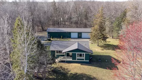 28308 Lakelawn Dr, Lindstrom, MN 55045