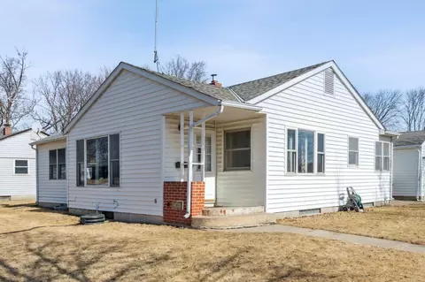 Exterior - 1509 14th St E, Glencoe, MN 55336 photo 3 of 6