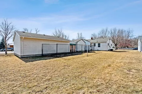 Exterior - 1509 14th St E, Glencoe, MN 55336 photo 4 of 6