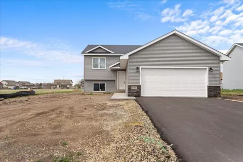 1819 Cypress Trl, New Richmond, WI 54017