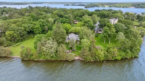 547 Harrington Rd, Wayzata, MN 55391
