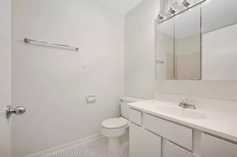 Bath - 4130 Rahn Rd #315, Eagan, MN 55122 photo 1 of 1