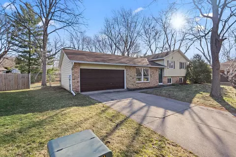 2356 Driftwood Ln, Stillwater, MN 55082