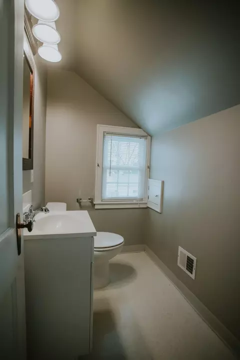 Bath - 800 5th Ave SW, Austin, MN 55912 photo 3 of 4