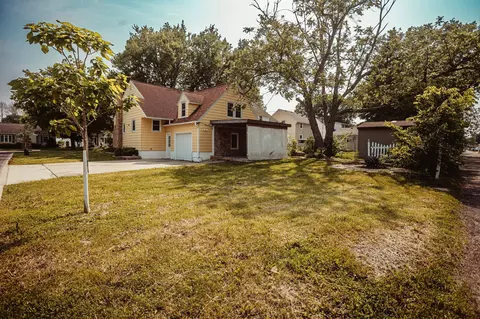 Exterior - 800 5th Ave SW, Austin, MN 55912 photo 2 of 8