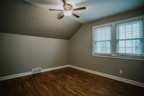 Bedroom - 800 5th Ave SW, Austin, MN 55912 photo 6 of 12