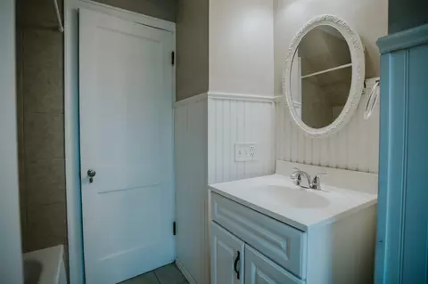 Bath - 800 5th Ave SW, Austin, MN 55912 photo 1 of 4