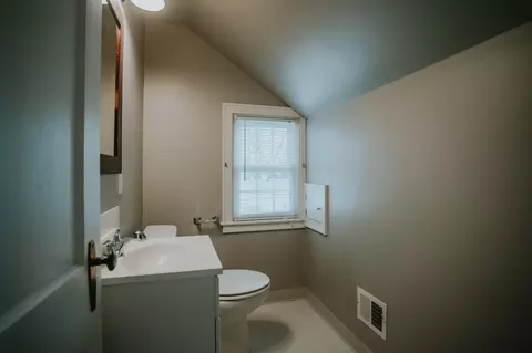 Bath - 800 5th Ave SW, Austin, MN 55912 photo 2 of 4