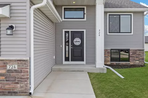 Exterior - 724 9th St, Wanamingo, MN 55983 photo 8 of 8