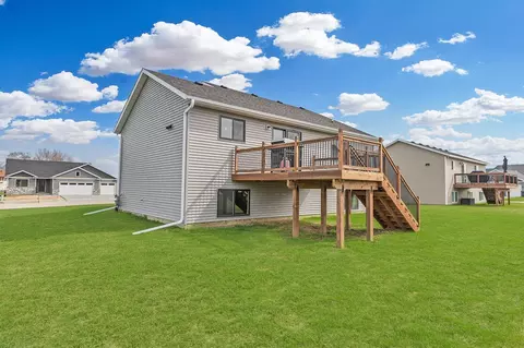 Exterior - 724 9th St, Wanamingo, MN 55983 photo 4 of 8