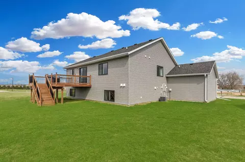 Exterior - 724 9th St, Wanamingo, MN 55983 photo 3 of 8