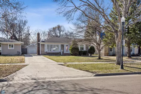 1513 10th St S, Fargo, ND 58103
