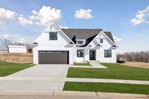 112 E Brewer St, Roberts, WI 54023
