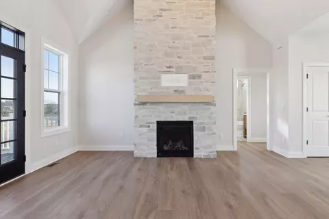Living - 112 E Brewer St, Roberts, WI 54023 photo 3 of 7