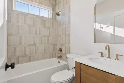 Bath - 112 E Brewer St, Roberts, WI 54023 photo 5 of 7