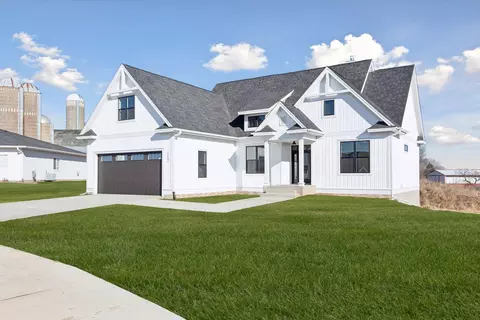 Exterior - 112 E Brewer St, Roberts, WI 54023 photo 2 of 10