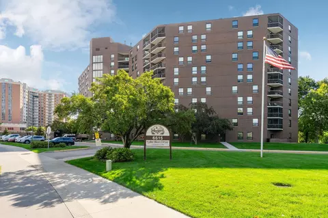 6615 Lake Shore Dr S #601, Richfield, MN 55423