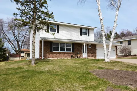 2423 Standridge Ave E, Maplewood, MN 55109