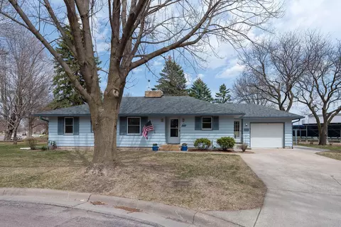120 S Morningside Dr, Le Sueur, MN 56058