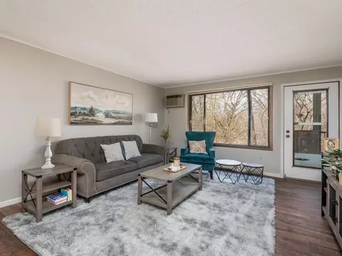 4001 Heritage Hills Dr #105, Bloomington, MN 55437