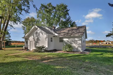 36155 Oriole Ave, Lindstrom, MN 55045