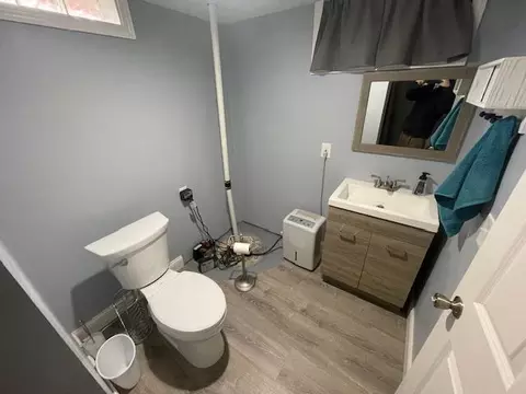 Bath - 1804 1st Ave NE, Austin, MN 55912 photo 3 of 4
