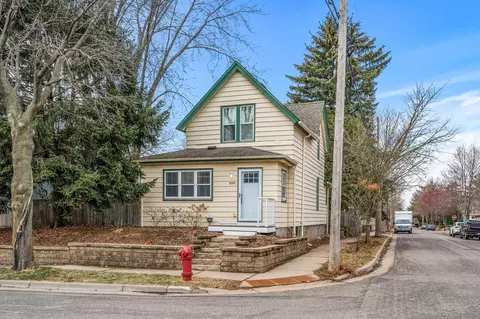 999 Victoria St N, Saint Paul, MN 55103