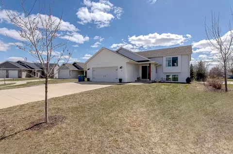 365 Autumn Hills Pl NE, Owatonna, MN 55060