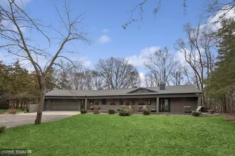 403 Ridgecrest Dr, Cannon Falls, MN 55009