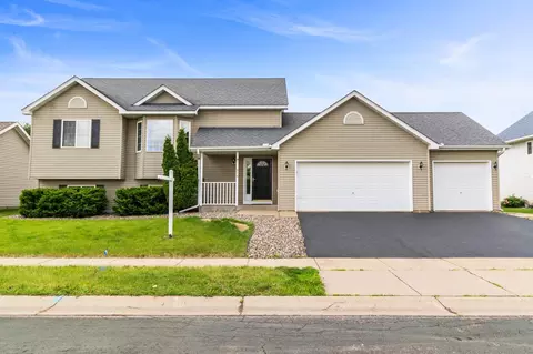 918 11th St, Farmington, MN 55024