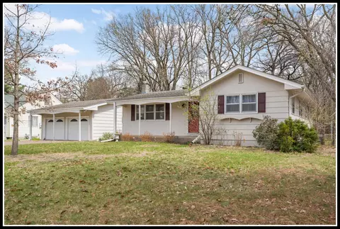 7075 Knollwood Dr, Mounds View, MN 55112