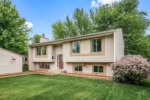 11560 Red Fox Dr, Maple Grove, MN 55369