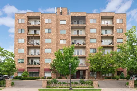 745 Grand Ave #402, Saint Paul, MN 55105