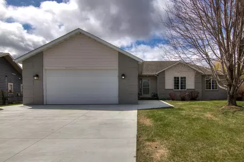 611 Circle Dr, Wabasha, MN 55981