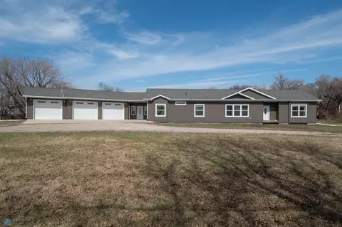16205 5th St SE, Hillsboro, ND 58045