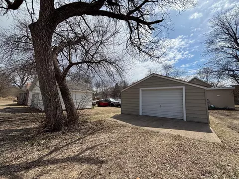 Exterior - 31 E Snelling Ave, Appleton, MN 56208 photo 3 of 3