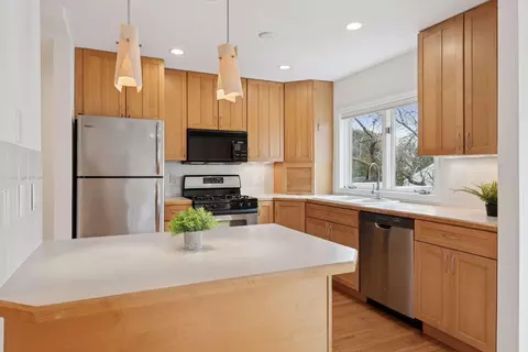 201 2nd St NE, Minneapolis, MN 55413