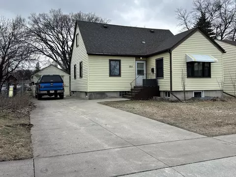 1211 6th St S, Moorhead, MN 56560