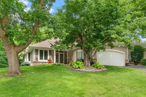 10 Echo Bay Dr, Excelsior, MN 55331