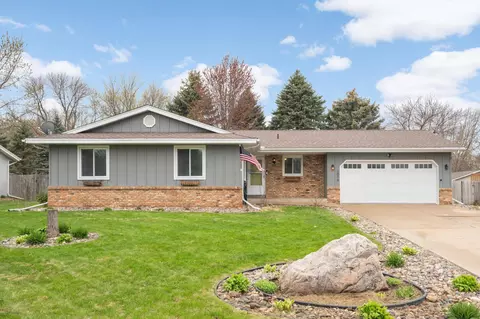 1016 Merrifield St, Shakopee, MN 55379