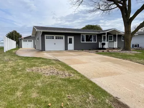 605 Maple Ln, Spring Valley, MN 55975