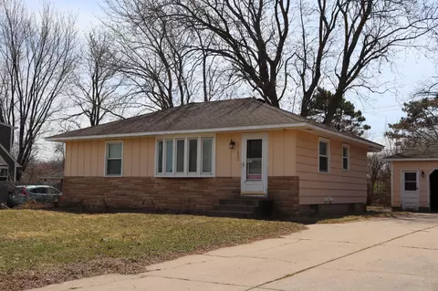 2112 Garnet Ln, Eagan, MN 55122
