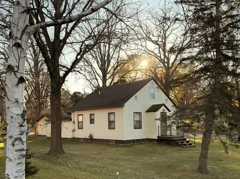 685 Main St W, Isle, MN 56342
